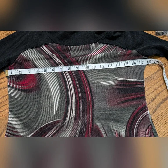 VEX Collection Abstract Sweater - Picture 11 of 11